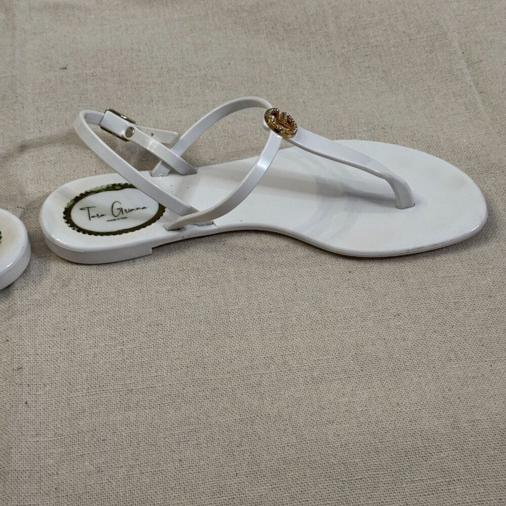 Tara Grinna White Thong Sandals Women’s 9 Italy Gold Logo Jelly Flat Beach - Picture 7 of 15